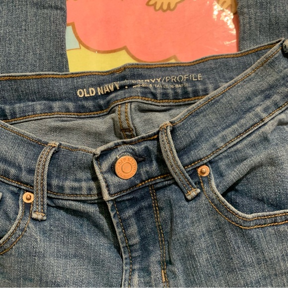 Old Navy Curvy Profile Mid Rise Stretchy Jeans - Picture 4 of 11